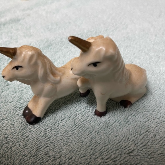 2 small unicorns - Picture 3 of 4